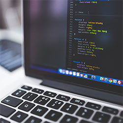 汤头条轻量版下载深度揭秘：真相风波背后，明星在电影院走廊的角色高度敏感令人意外